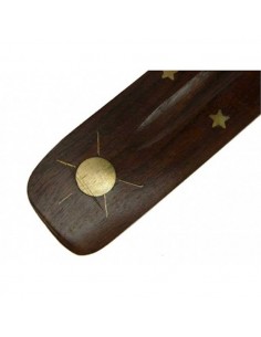 Brucia bastoncini d'incenso con sole