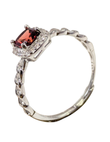 Ring with Red Garnet in 925 silver