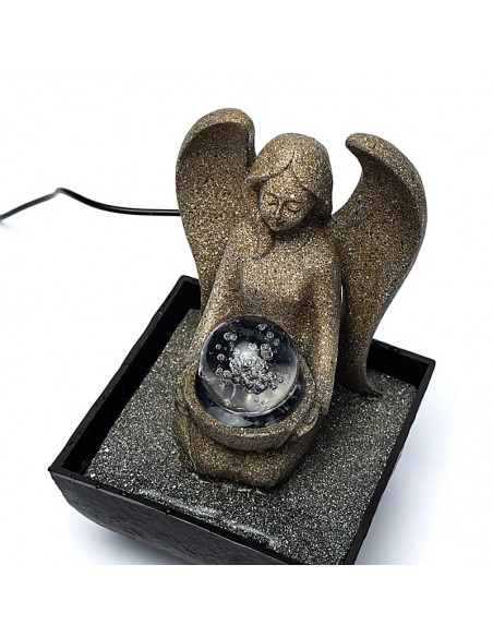 Fontana d'acqua Angelo con sfera